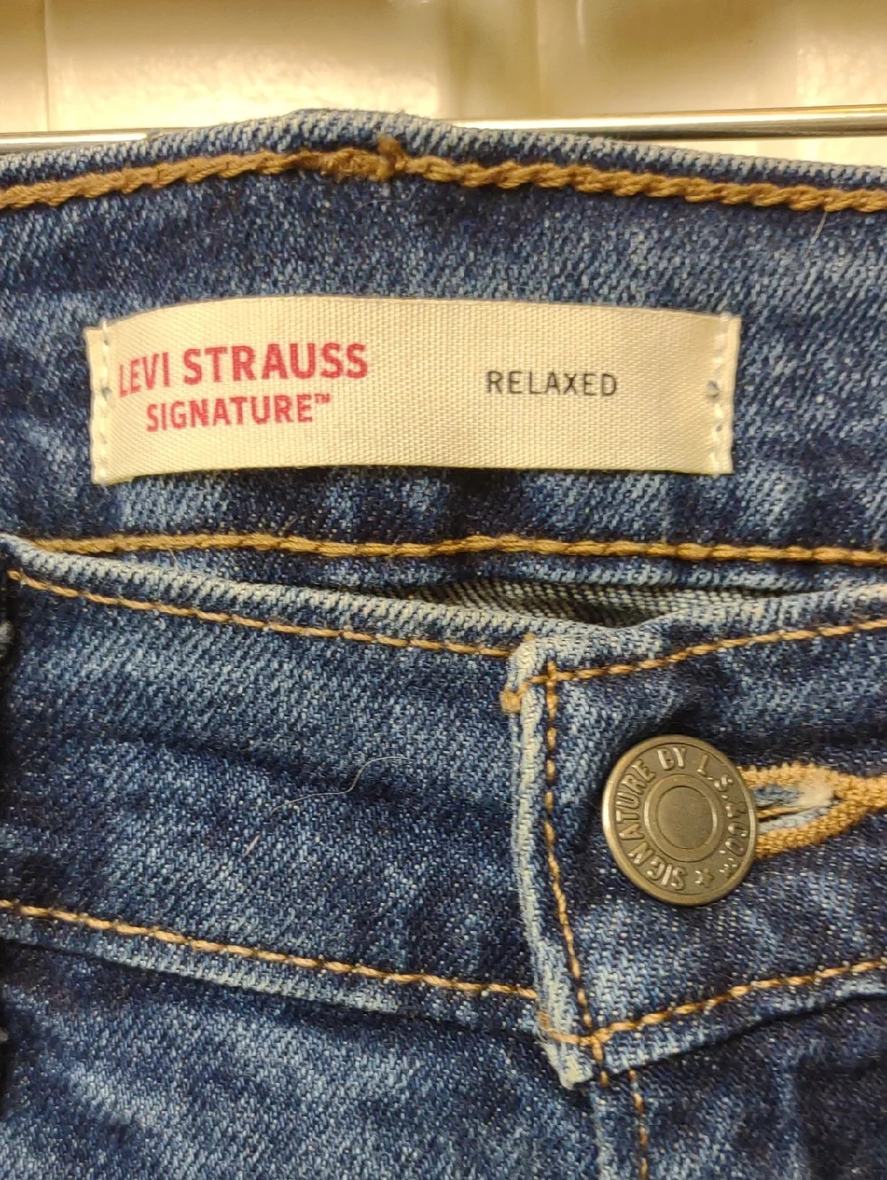 Levi's Men's Med Blue Relaxed Fit Stretch Distressed Straight Jeans 34x32